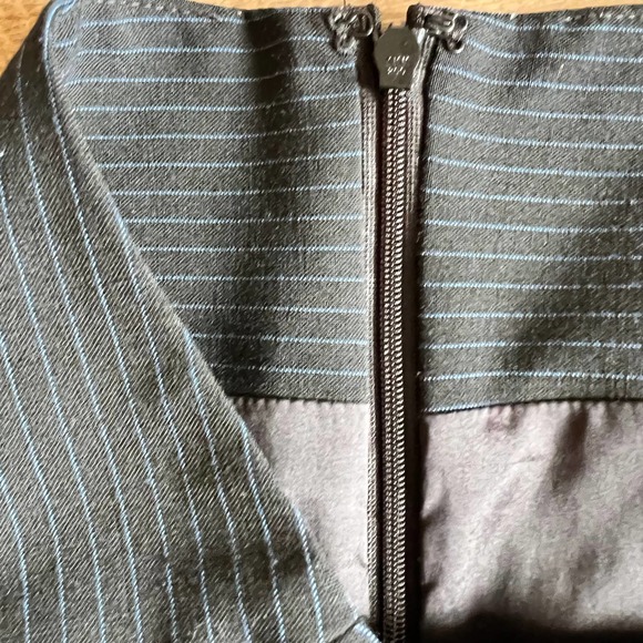 Express Design Studio Size 2 A Line Pinstriped Skirt Black & Gray - Picture 4 of 5